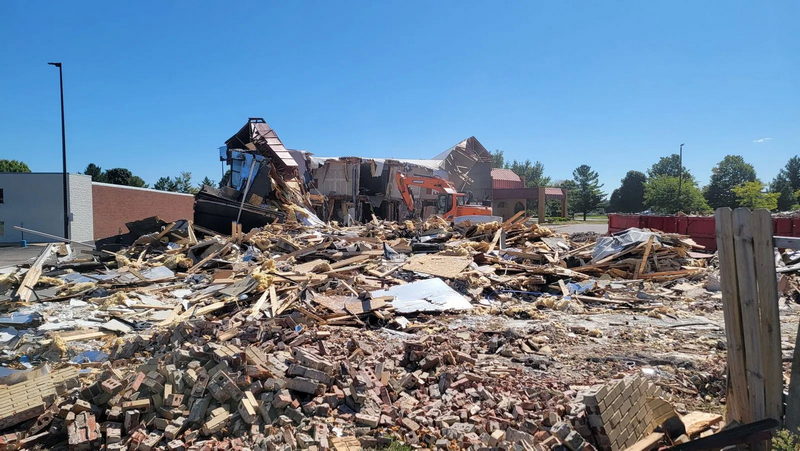 Days Inn & Suites by Wyndham - From Wwmt (newer photo)